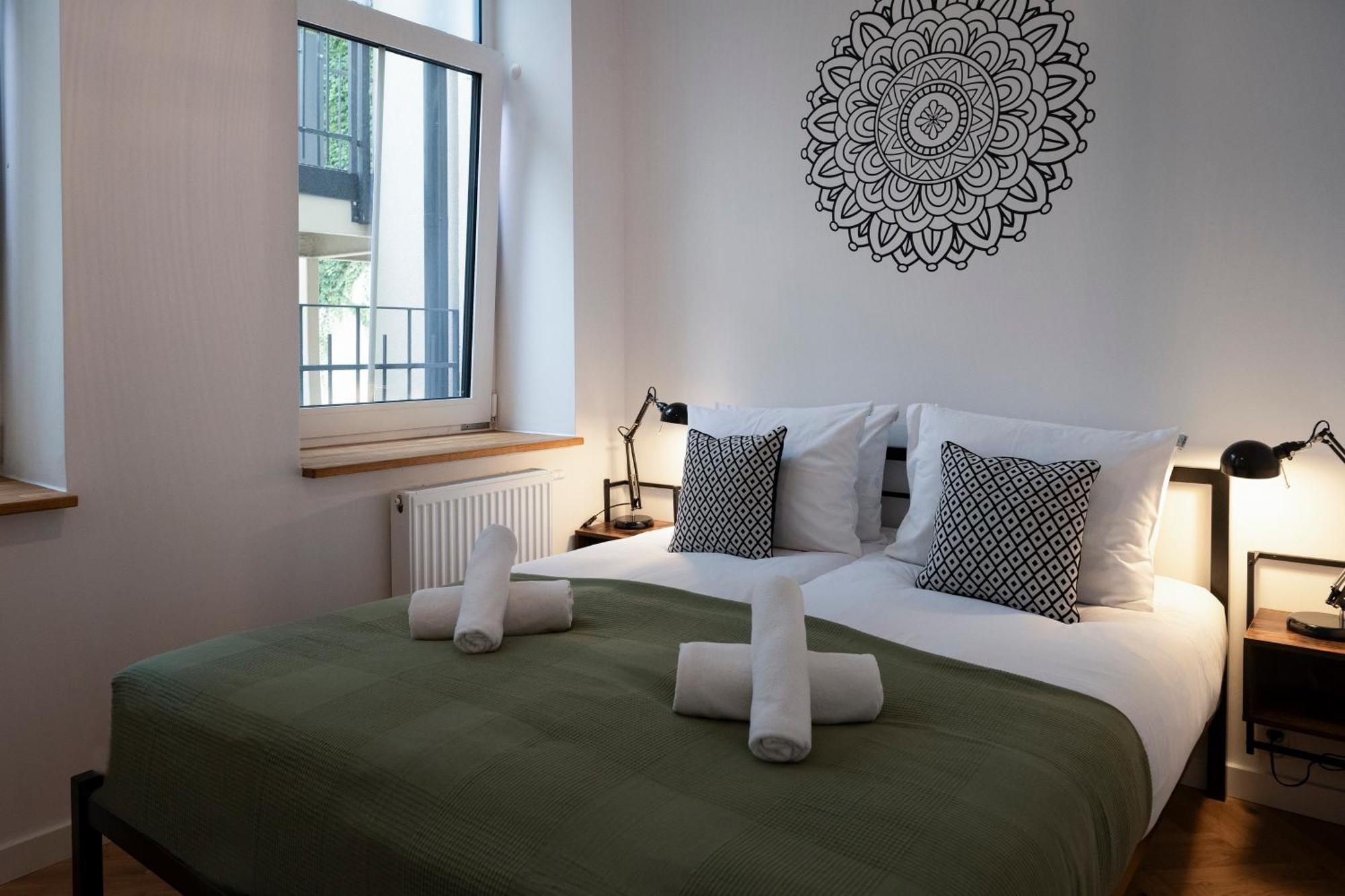 Tyzenhauz Apartments Siemiradzkiego Street Krakow Luaran gambar