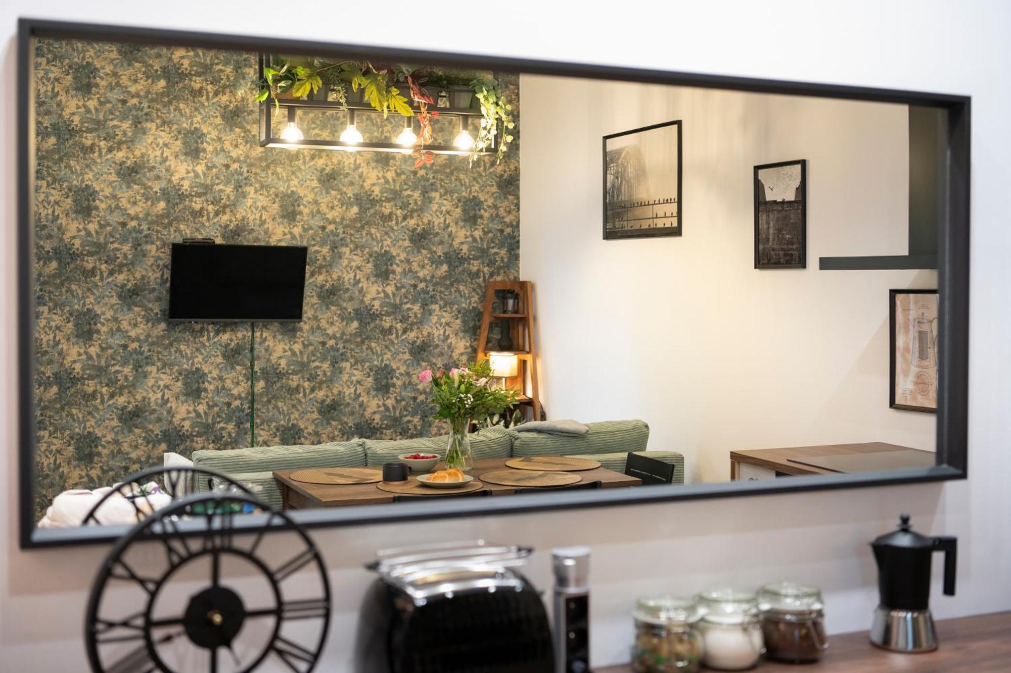 Tyzenhauz Apartments Siemiradzkiego Street Krakow Luaran gambar