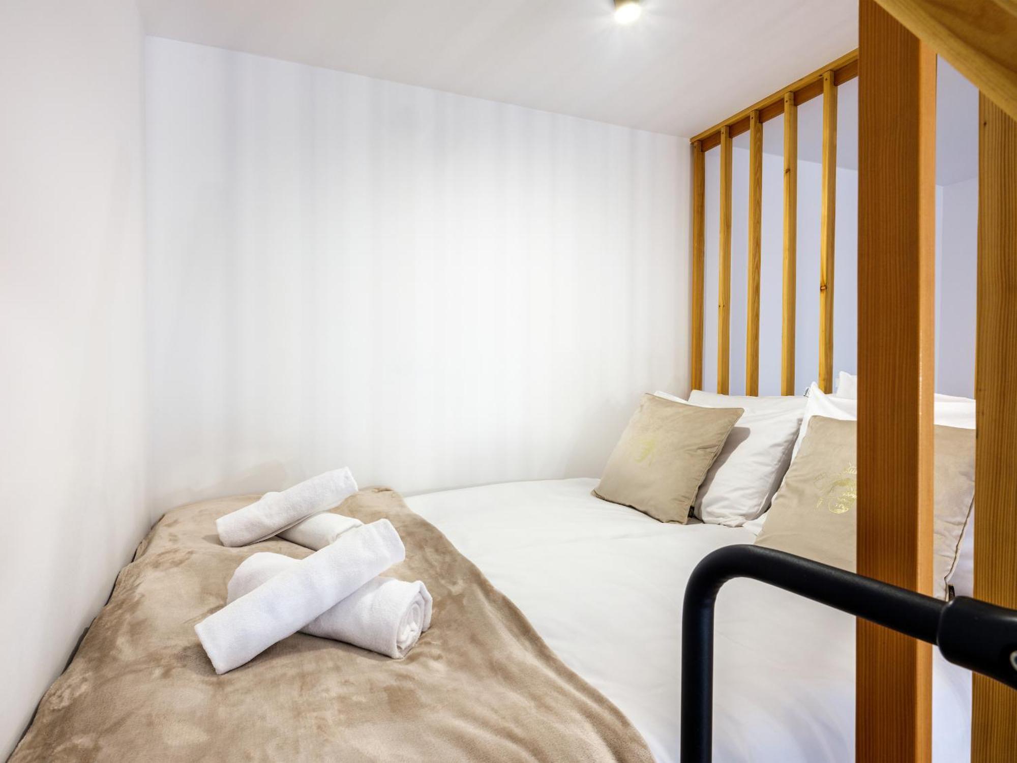 Tyzenhauz Apartments Siemiradzkiego Street Krakow Luaran gambar